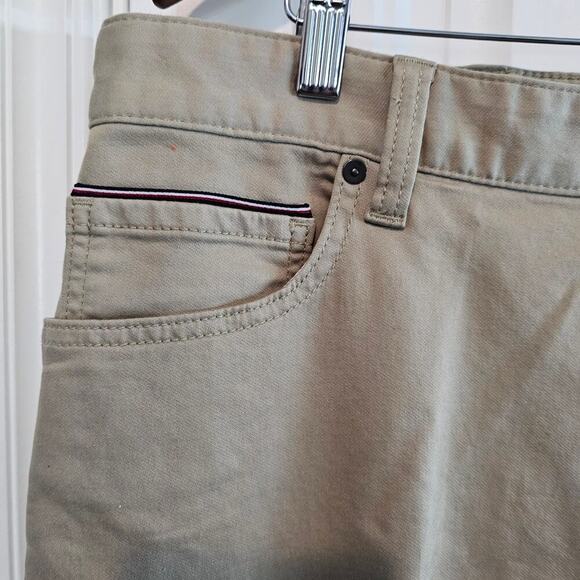 Tommy Hilfiger Pants Mens Size 40X30 Tan Trousers Preppy Academia Khakis Resort - Picture 4 of 9